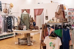 Cruise-on-Land-clothes-shop